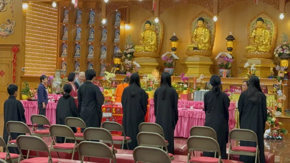 Venerable Yongjia Supports Offering to the Buddhas and Celestial Beings in Dallas, Ensuring Smooth Progress of Youth Programs